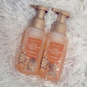 New! Bath and Body Works ICED CINNAMON ROLLS gentle foaming hand soap! Set of 2!